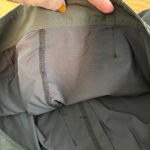 Patagonia Hydropeak Scallop 18" Boardshorts Mens 33 Black Floral - Picture 9 of 10